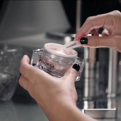 Shape Me Slimming Gel for Firming and Modelling the Body Elaine Perine™ Made in Germany