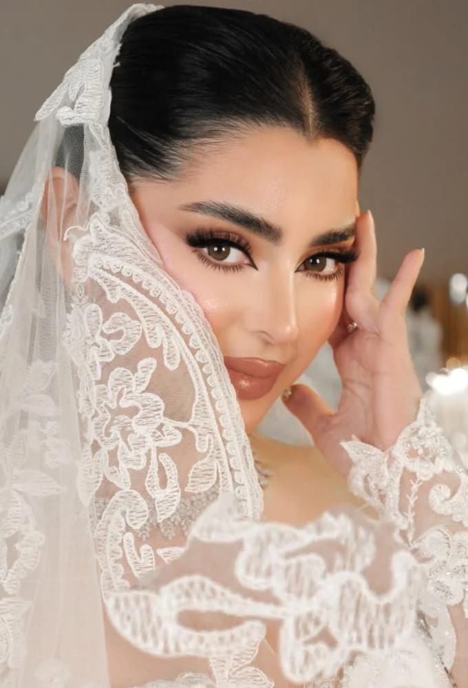 ليندا عدسات لاصقة ملونة - لاتيه